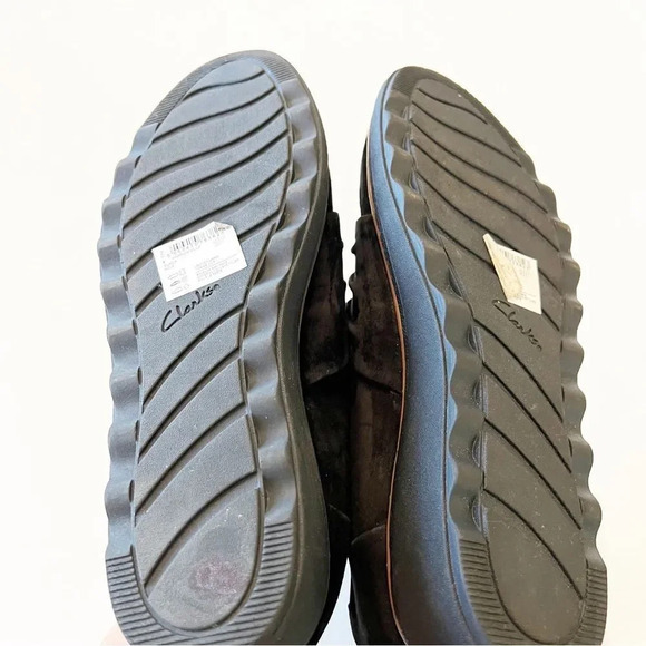 Clarks Sharon‎ Villa Black Suede Pleated Loafer Chunky Sole Women’s Size 9 EUC - Picture 3 of 10